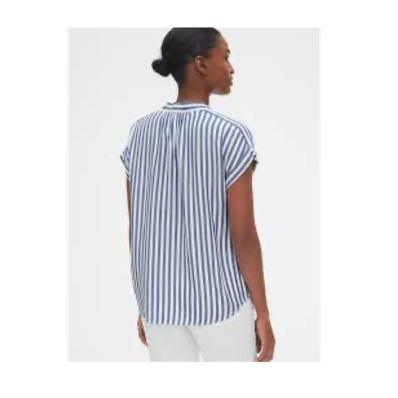 GAP Roll-Cuff Popover Top Size Small - Picture 4 of 4